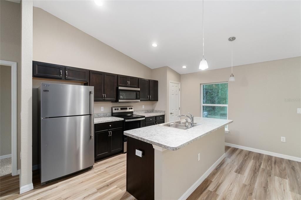 Recently Sold: $280,000 (3 beds, 2 baths, 1557 Square Feet)