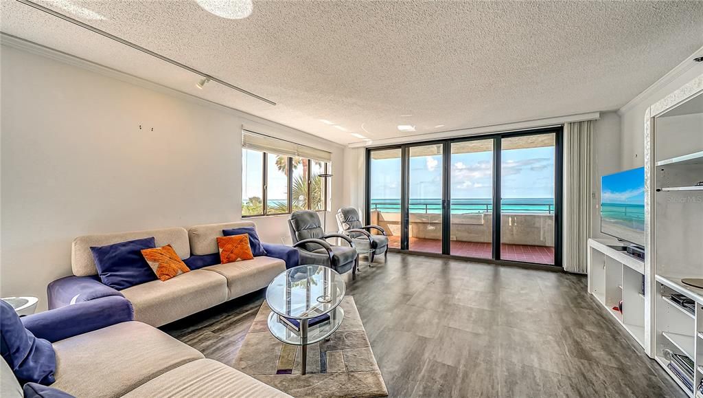 Recently Sold: $1,625,000 (3 beds, 3 baths, 2107 Square Feet)