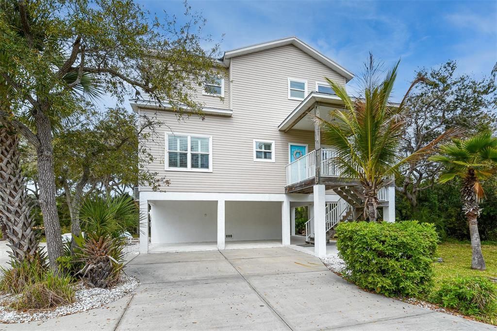 Recently Sold: $849,900 (4 beds, 2 baths, 2047 Square Feet)