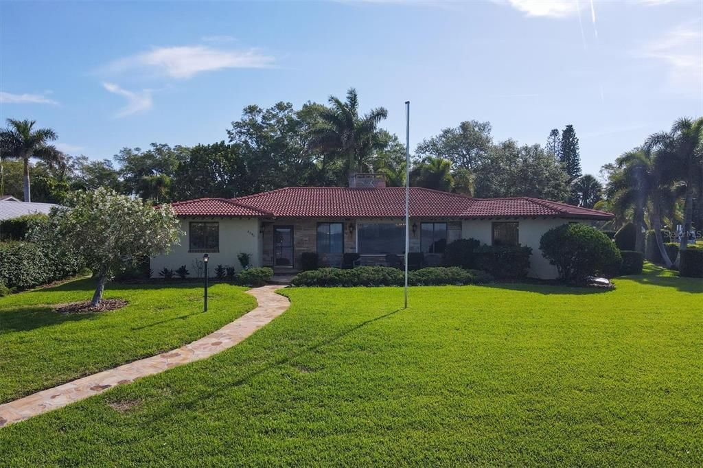 Recently Sold: $1,750,000 (3 beds, 3 baths, 2657 Square Feet)