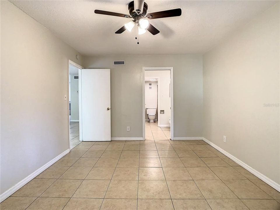 Recently Sold: $120,000 (2 beds, 1 baths, 936 Square Feet)