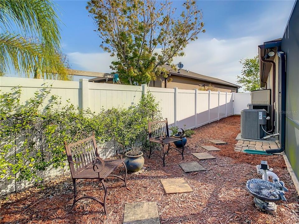 Recently Sold: $374,900 (3 beds, 2 baths, 1978 Square Feet)