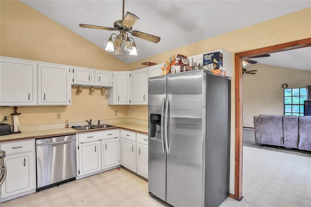 Recently Sold: $450,000 (3 beds, 3 baths, 2312 Square Feet)