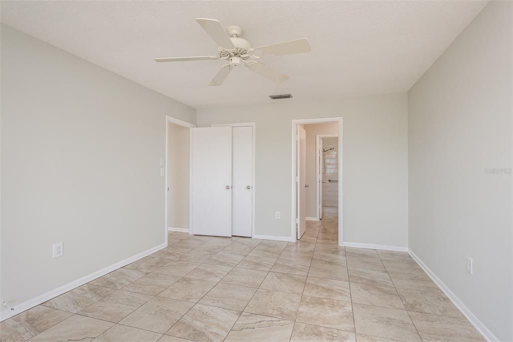 Recently Sold: $360,000 (1 beds, 2 baths, 1050 Square Feet)