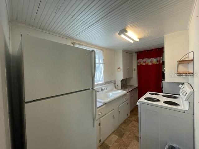 Recently Sold: $139,900 (1 beds, 1 baths, 539 Square Feet)