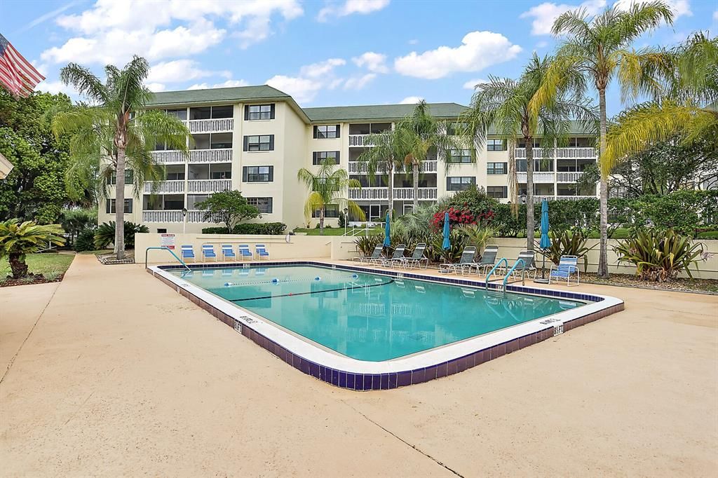 Southern Oaks Condo and Community Pool