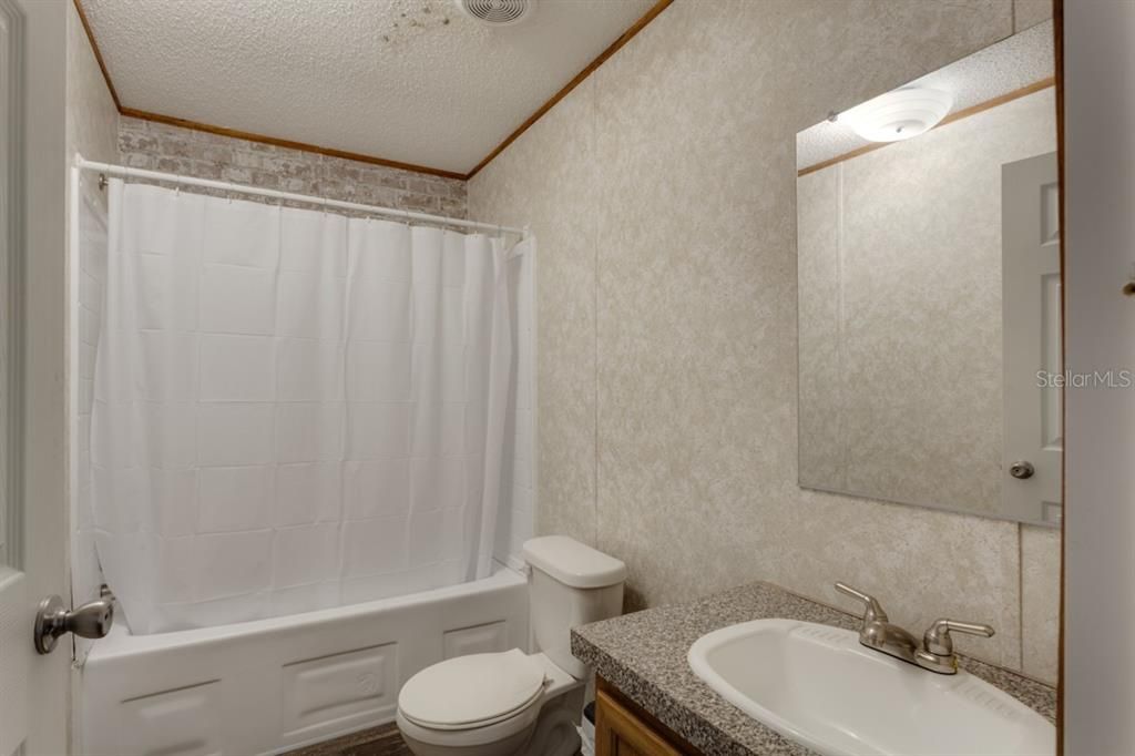 最近售出: $240,000 (3 贝兹, 2 浴室, 1244 平方英尺)