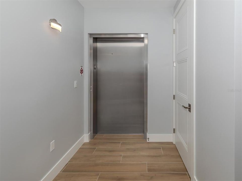 Direct access to unit from elevator