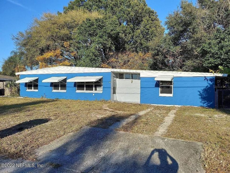 Recently Sold: $240,000 (2 beds, 1 baths, 1323 Square Feet)
