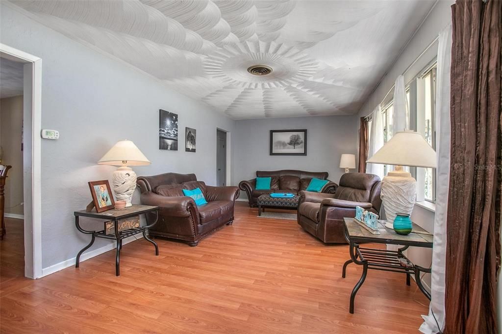 Recently Sold: $229,000 (3 beds, 1 baths, 2184 Square Feet)