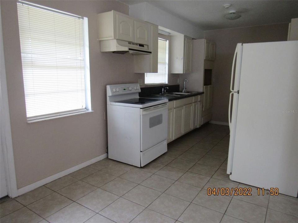Recently Rented: $1,375 (3 beds, 2 baths, 1150 Square Feet)