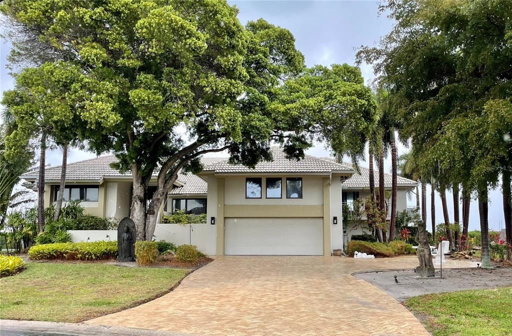Recently Sold: $3,999,000 (3 beds, 3 baths, 2473 Square Feet)