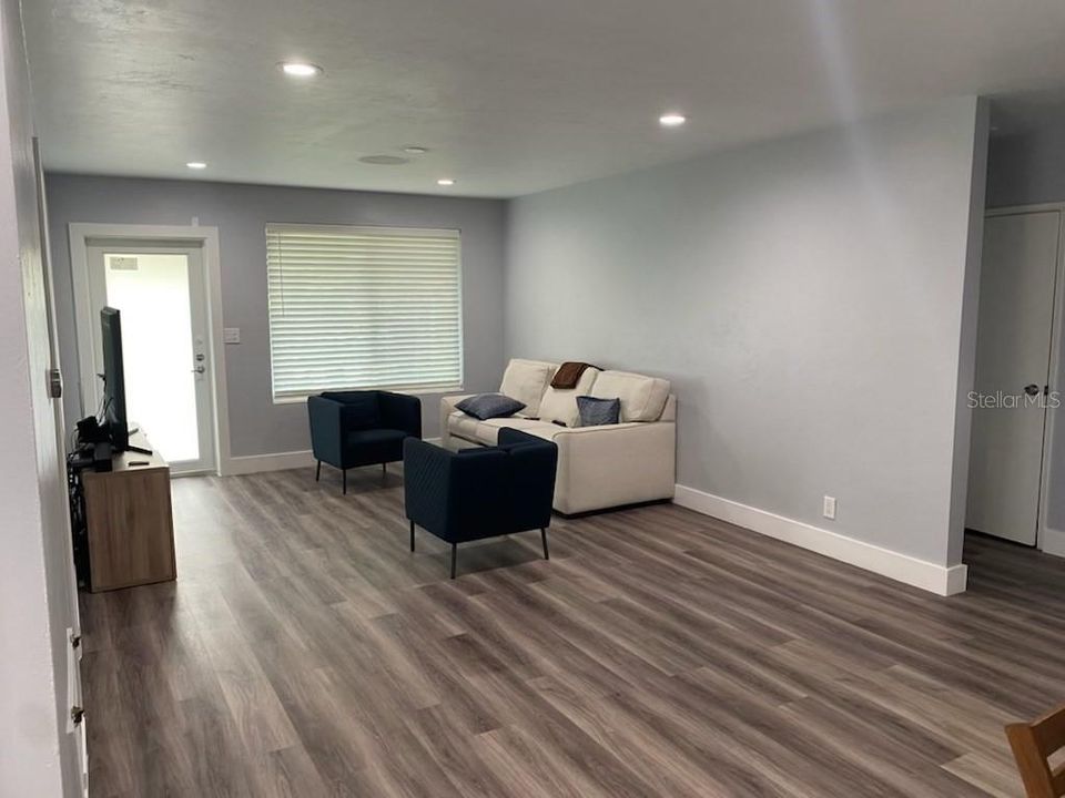 Recently Sold: $610,000 (3 beds, 2 baths, 1550 Square Feet)