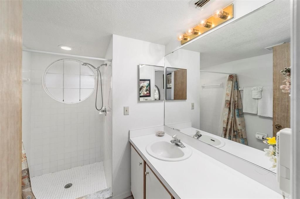 最近售出: $240,000 (3 贝兹, 2 浴室, 1350 平方英尺)