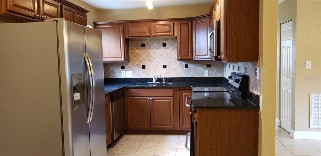 Recently Sold: $250,000 (3 beds, 1 baths, 1118 Square Feet)