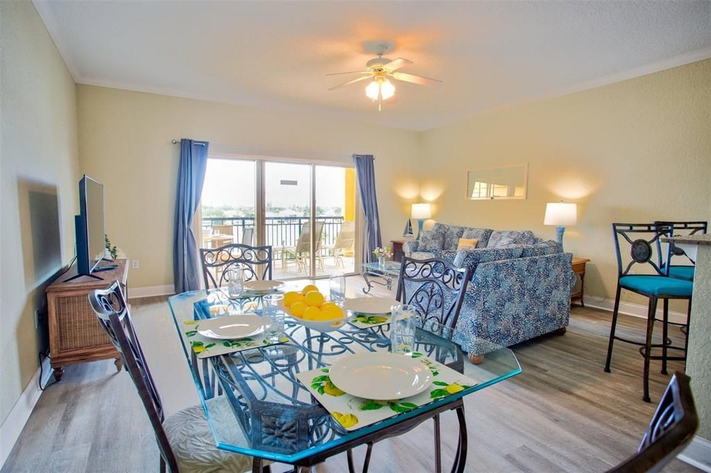 Recently Sold: $569,000 (2 beds, 2 baths, 990 Square Feet)