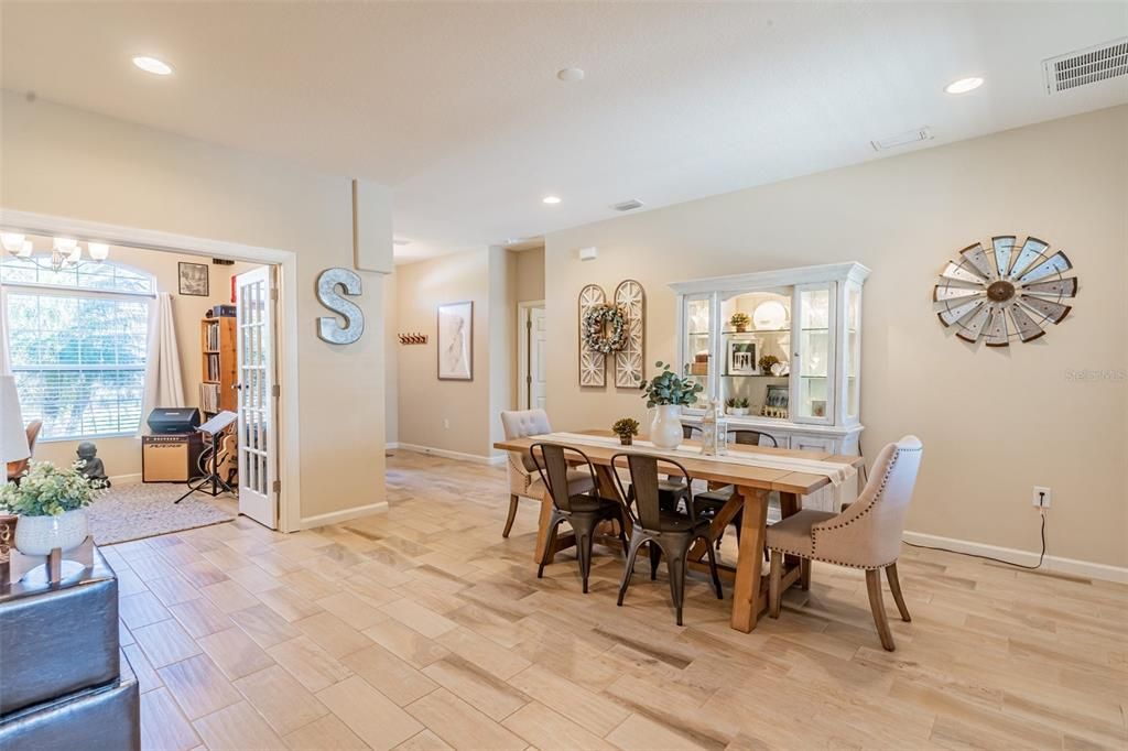 Recently Sold: $725,000 (5 beds, 4 baths, 3402 Square Feet)