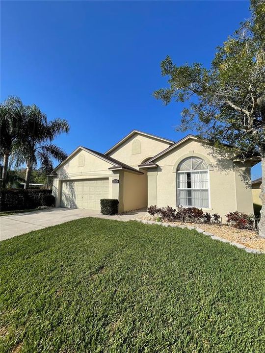Recently Sold: $405,000 (3 beds, 2 baths, 1732 Square Feet)