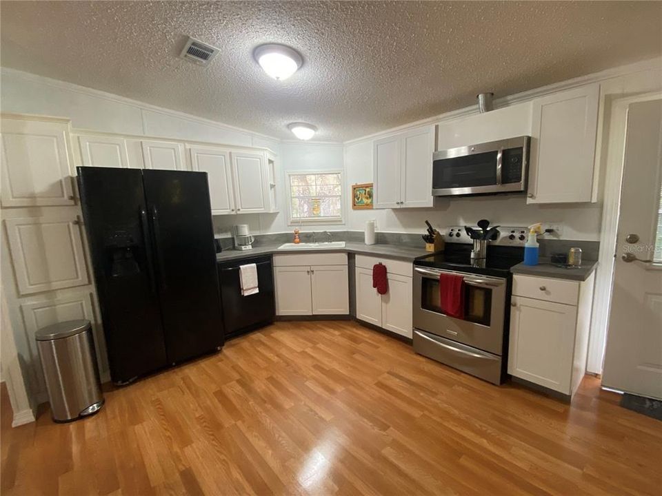Recently Sold: $178,000 (2 beds, 2 baths, 960 Square Feet)