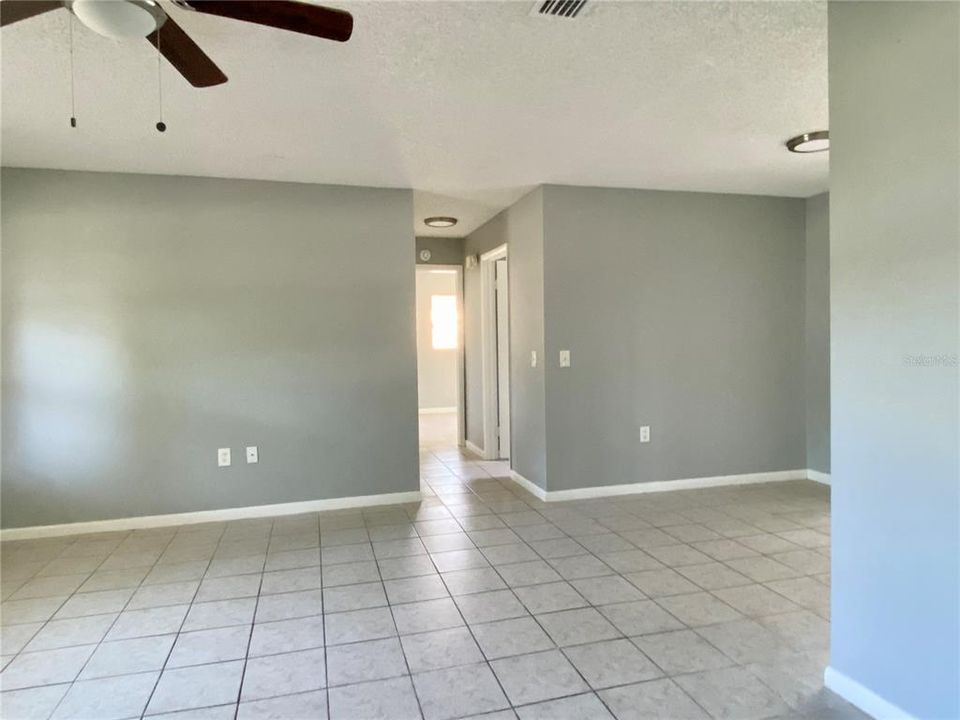 Recently Rented: $1,150 (2 beds, 1 baths, 864 Square Feet)