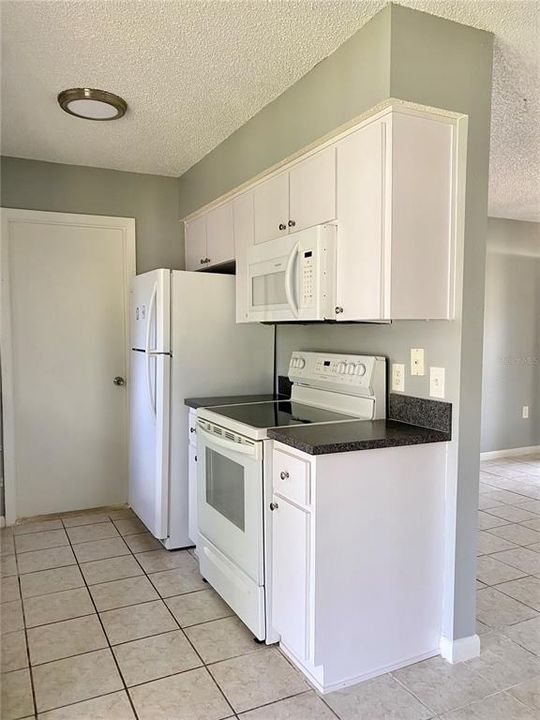 Recently Rented: $1,150 (2 beds, 1 baths, 864 Square Feet)