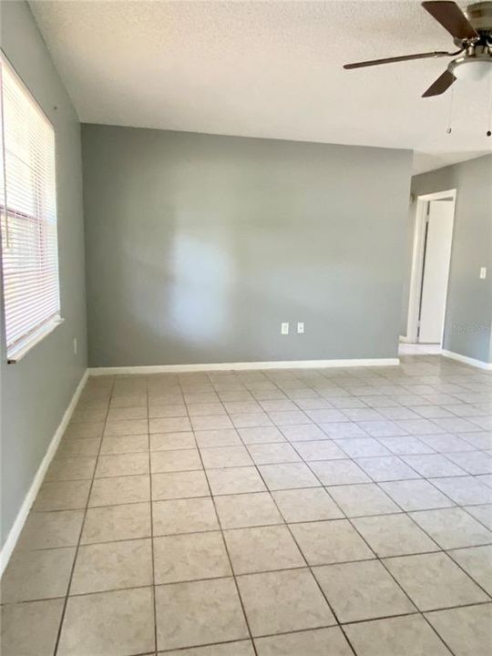 Recently Rented: $1,150 (2 beds, 1 baths, 864 Square Feet)