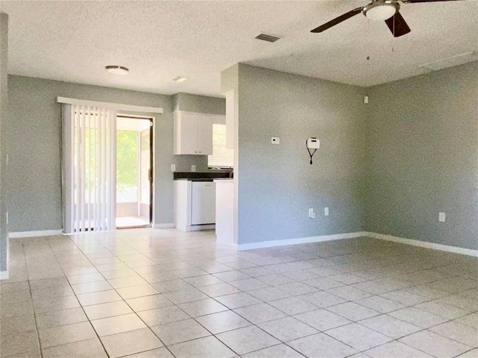 Recently Rented: $1,150 (2 beds, 1 baths, 864 Square Feet)