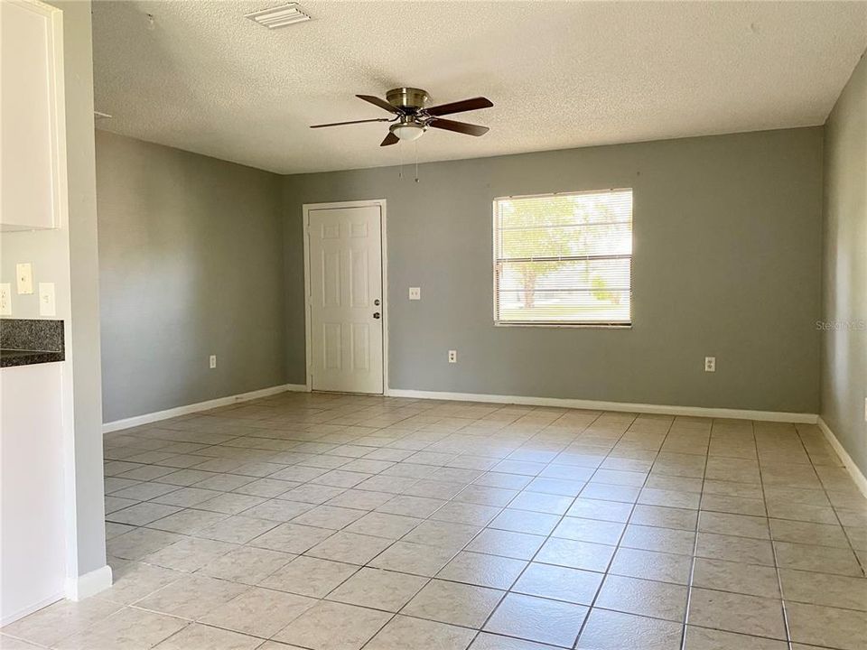 Recently Rented: $1,150 (2 beds, 1 baths, 864 Square Feet)