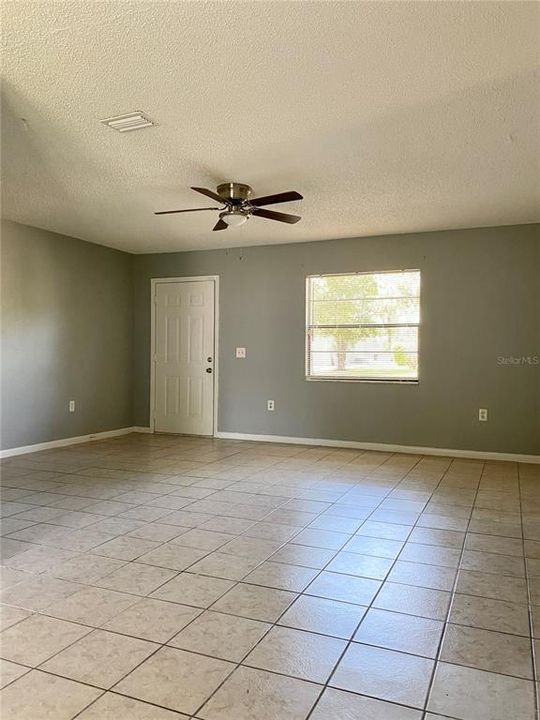 Recently Rented: $1,150 (2 beds, 1 baths, 864 Square Feet)