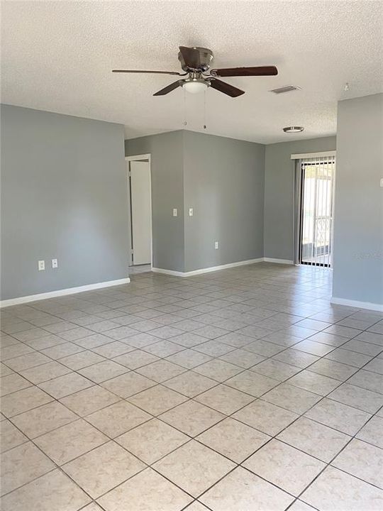 Recently Rented: $1,150 (2 beds, 1 baths, 864 Square Feet)