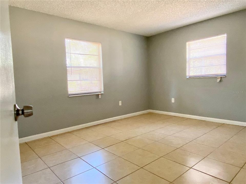 Recently Rented: $1,150 (2 beds, 1 baths, 864 Square Feet)