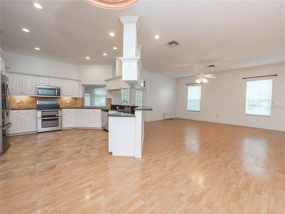 Kitchen, Eating area, Family Room