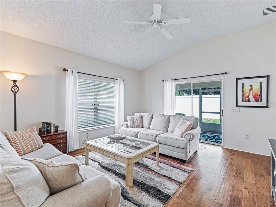 Recently Sold: $390,000 (3 beds, 2 baths, 1451 Square Feet)