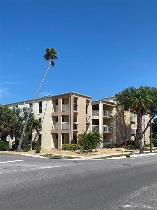 Recently Sold: $600,000 (2 beds, 1 baths, 755 Square Feet)
