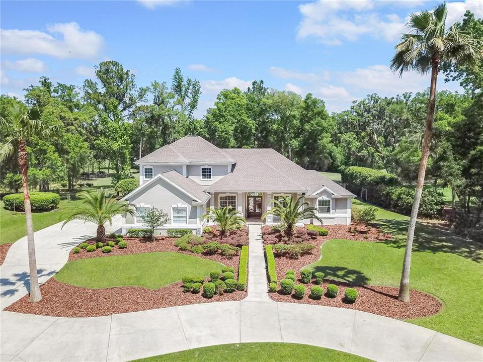 Beautiful home on the Fourth Green in the Country Club of OCala