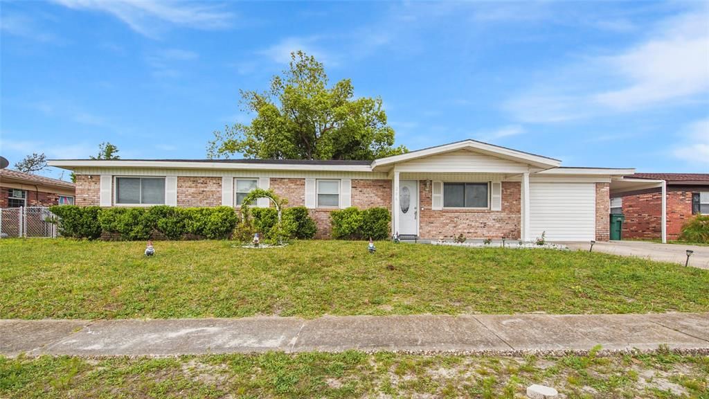 Recently Sold: $300,000 (4 beds, 2 baths, 1702 Square Feet)