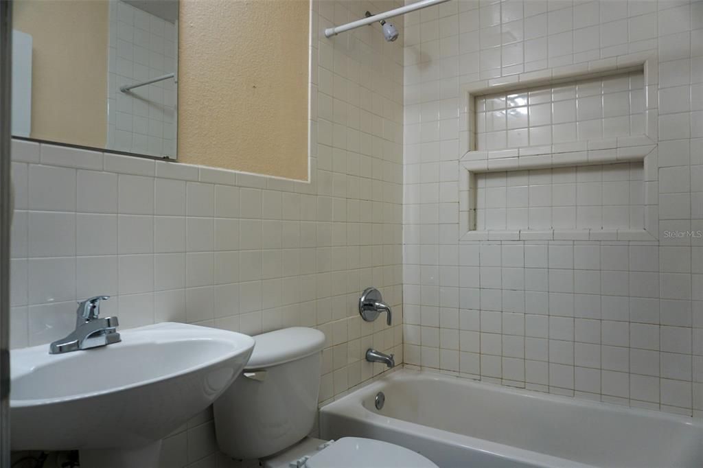 最近租的: $1,200 (2 贝兹, 1 浴室, 886 平方英尺)