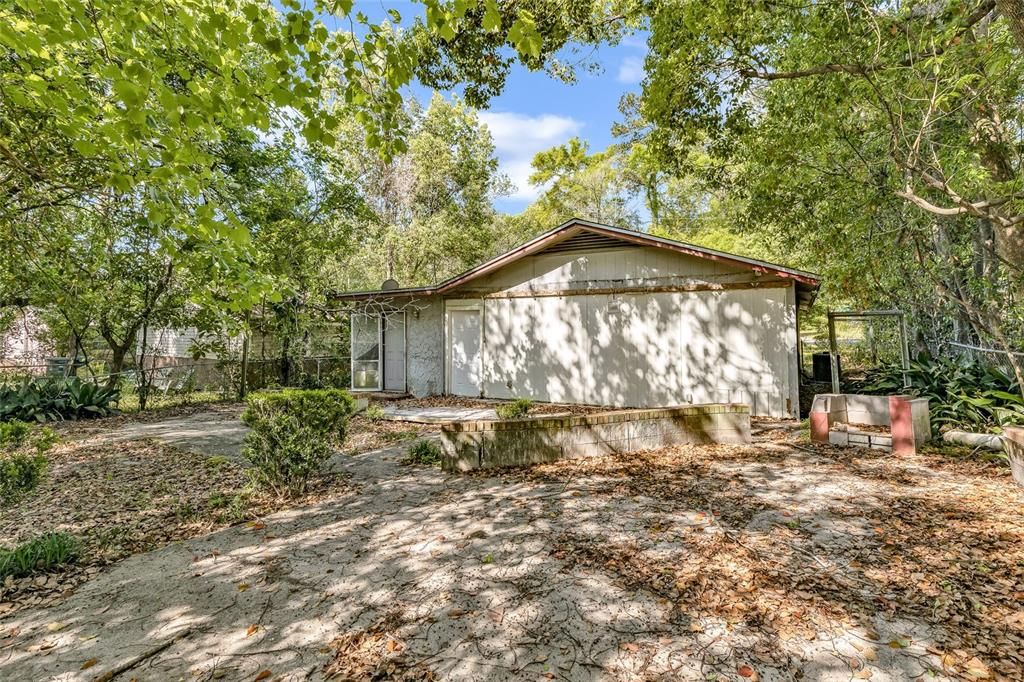 Recently Sold: $109,000 (3 beds, 1 baths, 1094 Square Feet)