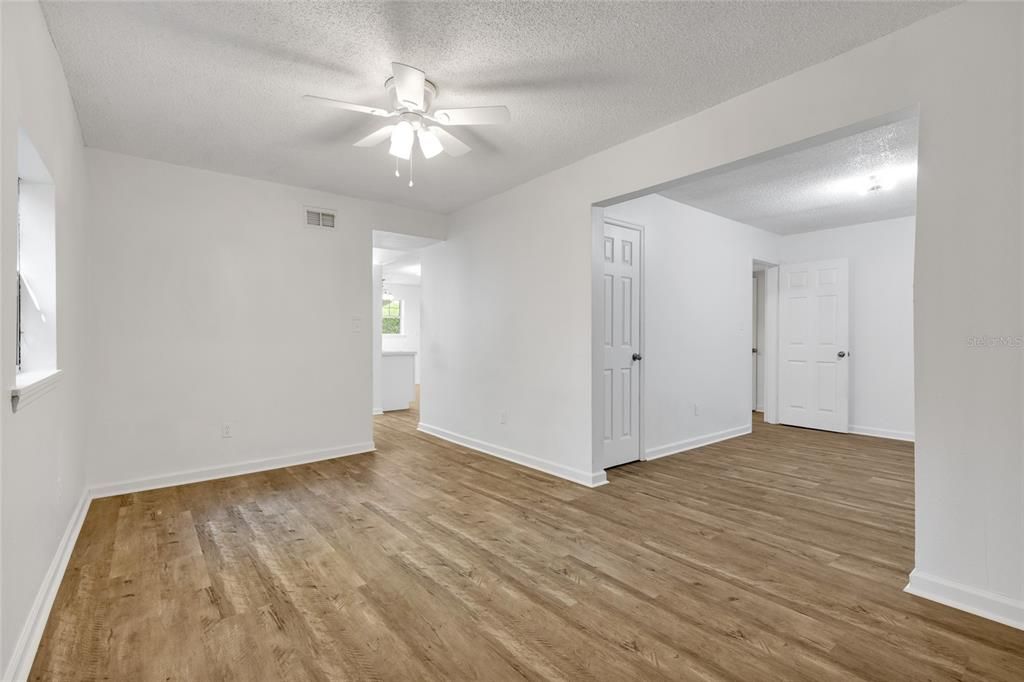 Recently Sold: $109,000 (3 beds, 1 baths, 1094 Square Feet)