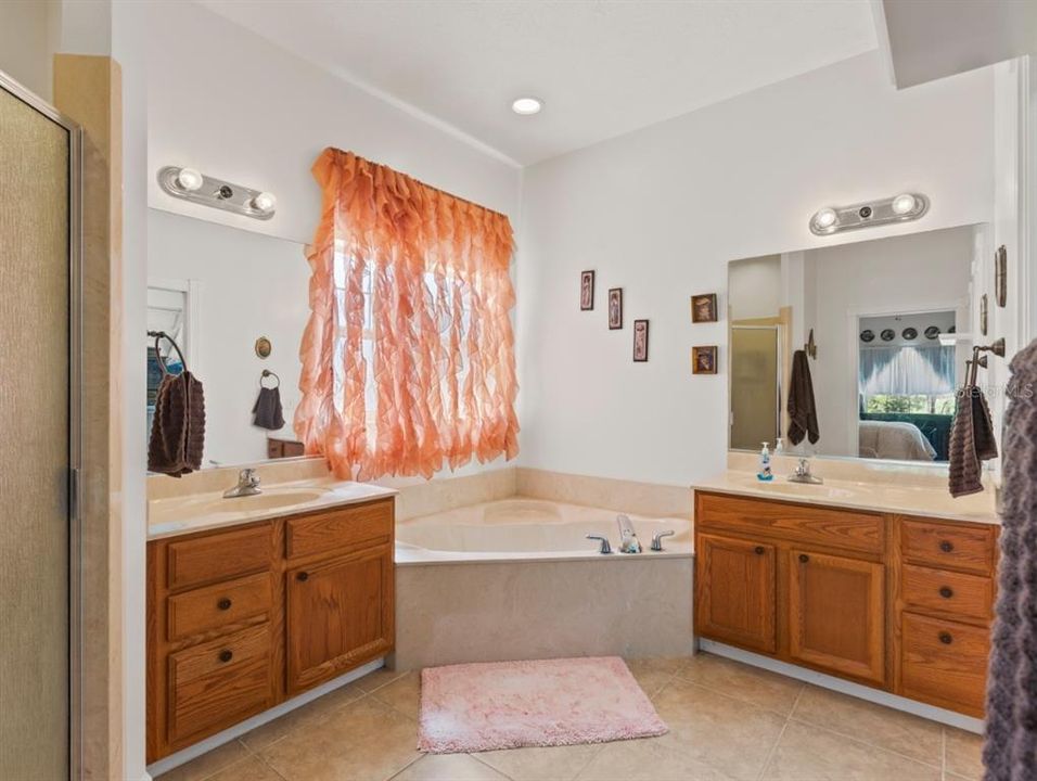 最近售出: $525,000 (3 贝兹, 2 浴室, 2117 平方英尺)