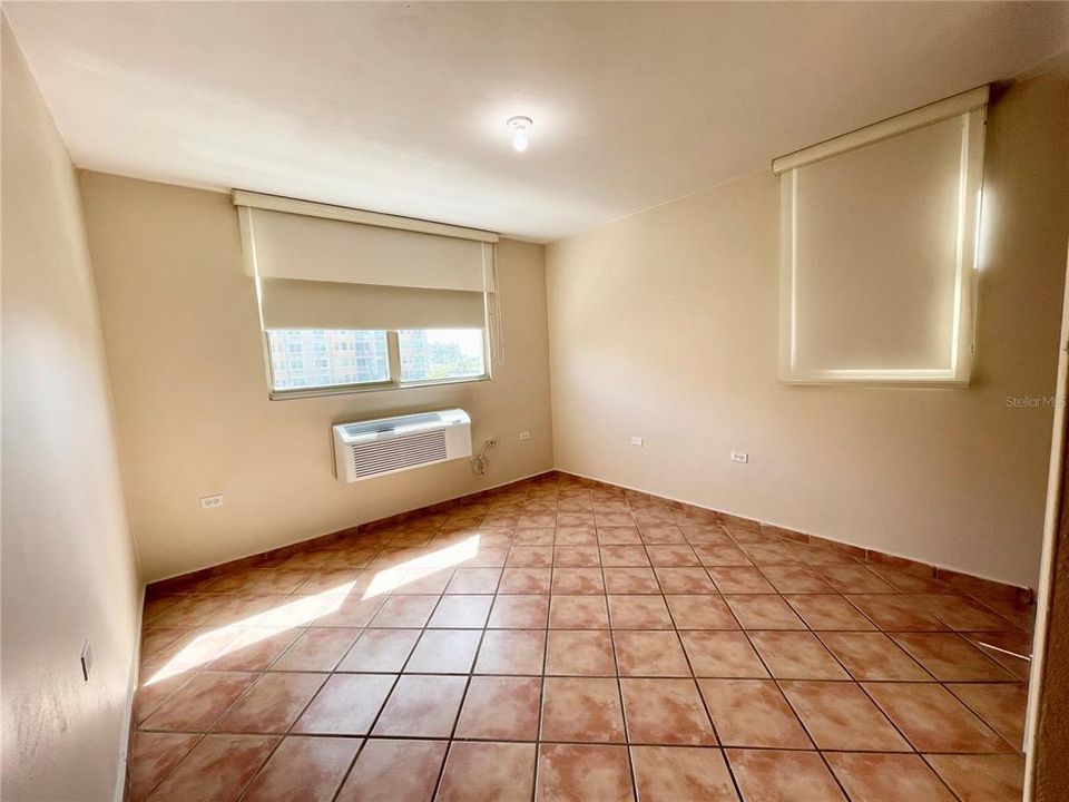 Vendido Recientemente: $300,000 (3 camas, 2 baños, 1358 Pies cuadrados)