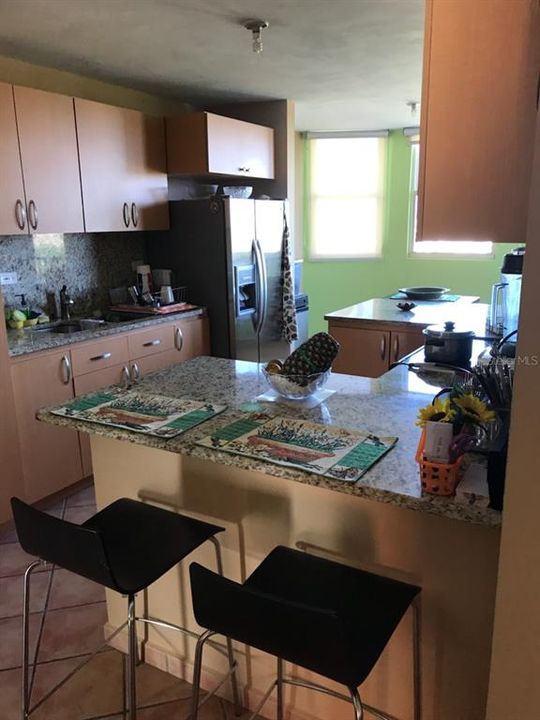 Vendido Recientemente: $300,000 (3 camas, 2 baños, 1358 Pies cuadrados)