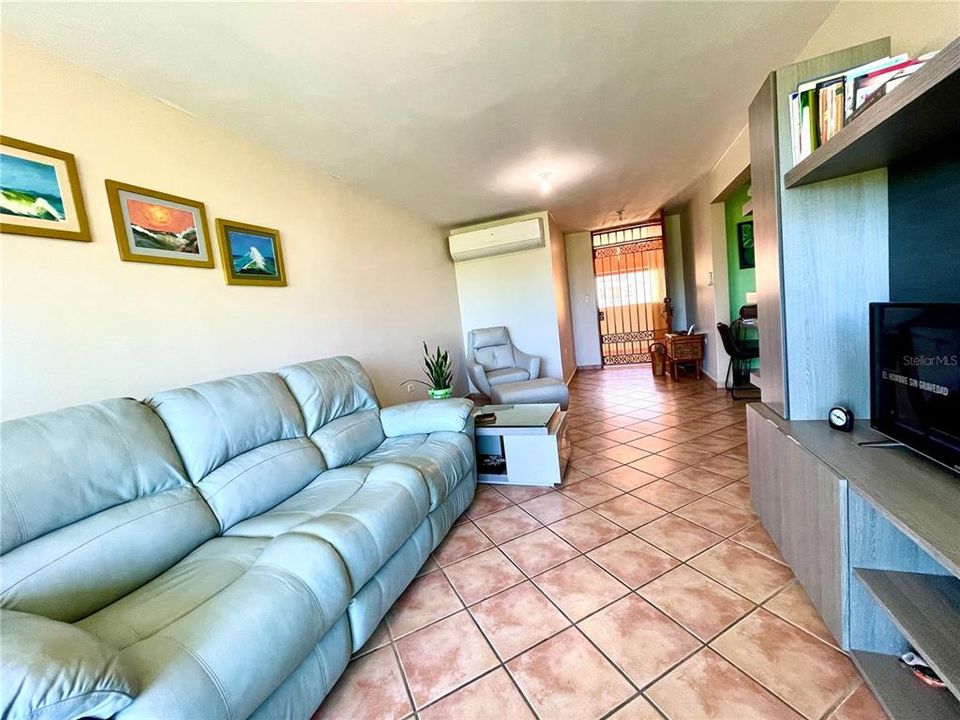 Vendido Recientemente: $300,000 (3 camas, 2 baños, 1358 Pies cuadrados)