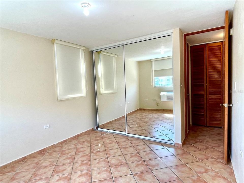 Vendido Recientemente: $300,000 (3 camas, 2 baños, 1358 Pies cuadrados)