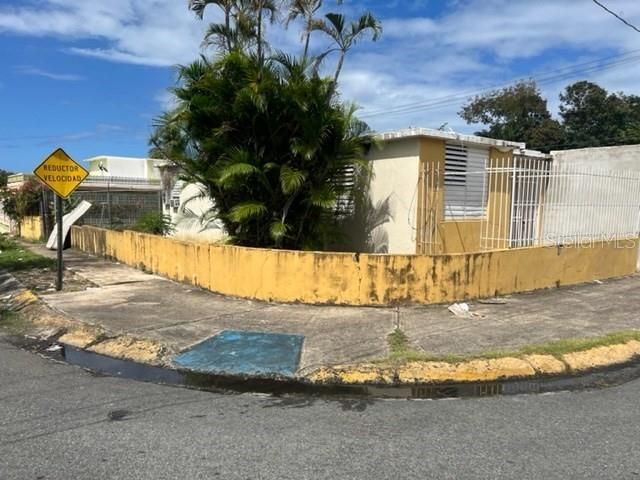 Vendido Recientemente: $55,000 (6 camas, 2 baños, 2400 Pies cuadrados)