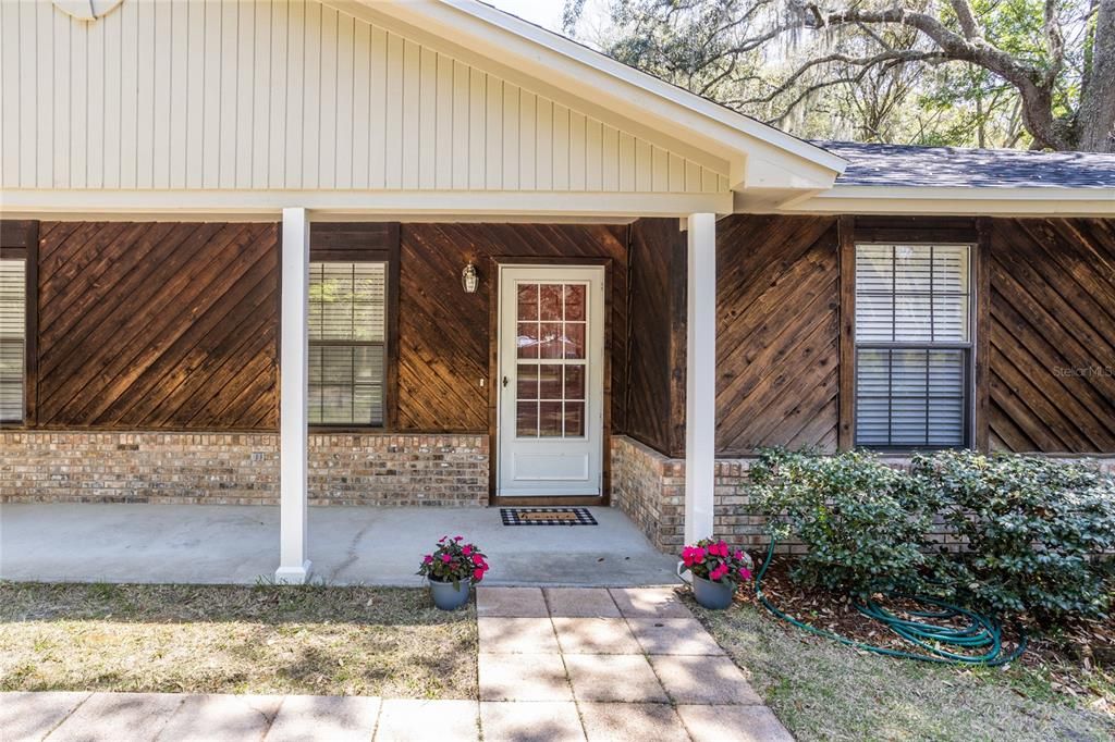 Recently Sold: $275,000 (3 beds, 2 baths, 1447 Square Feet)