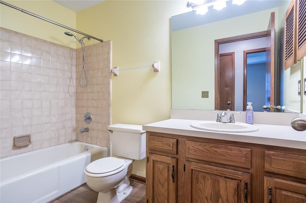 最近售出: $275,000 (3 贝兹, 2 浴室, 1447 平方英尺)