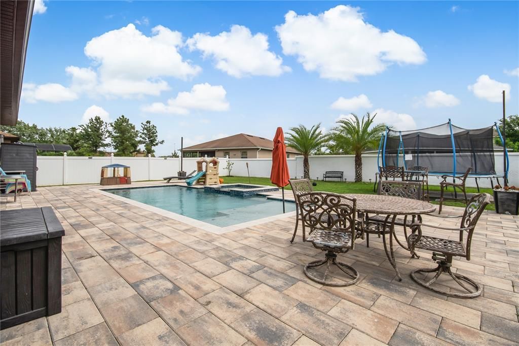 Recently Sold: $650,000 (5 beds, 3 baths, 4097 Square Feet)