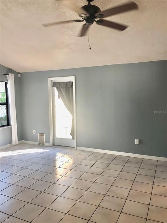 Recently Rented: $2,300 (3 beds, 2 baths, 1390 Square Feet)