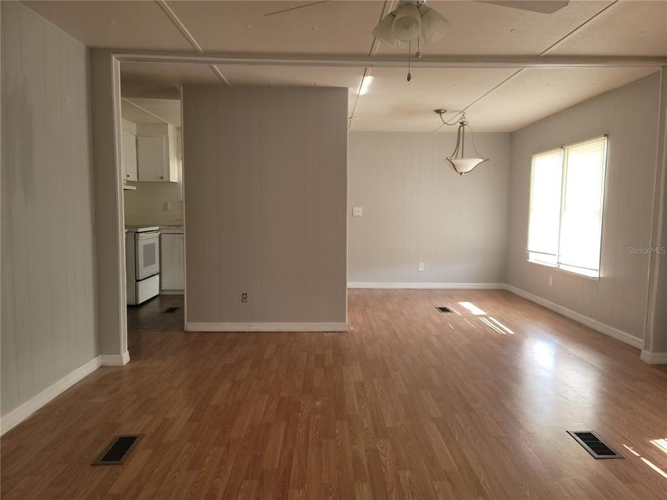 Recently Rented: $1,100 (2 beds, 1 baths, 1104 Square Feet)